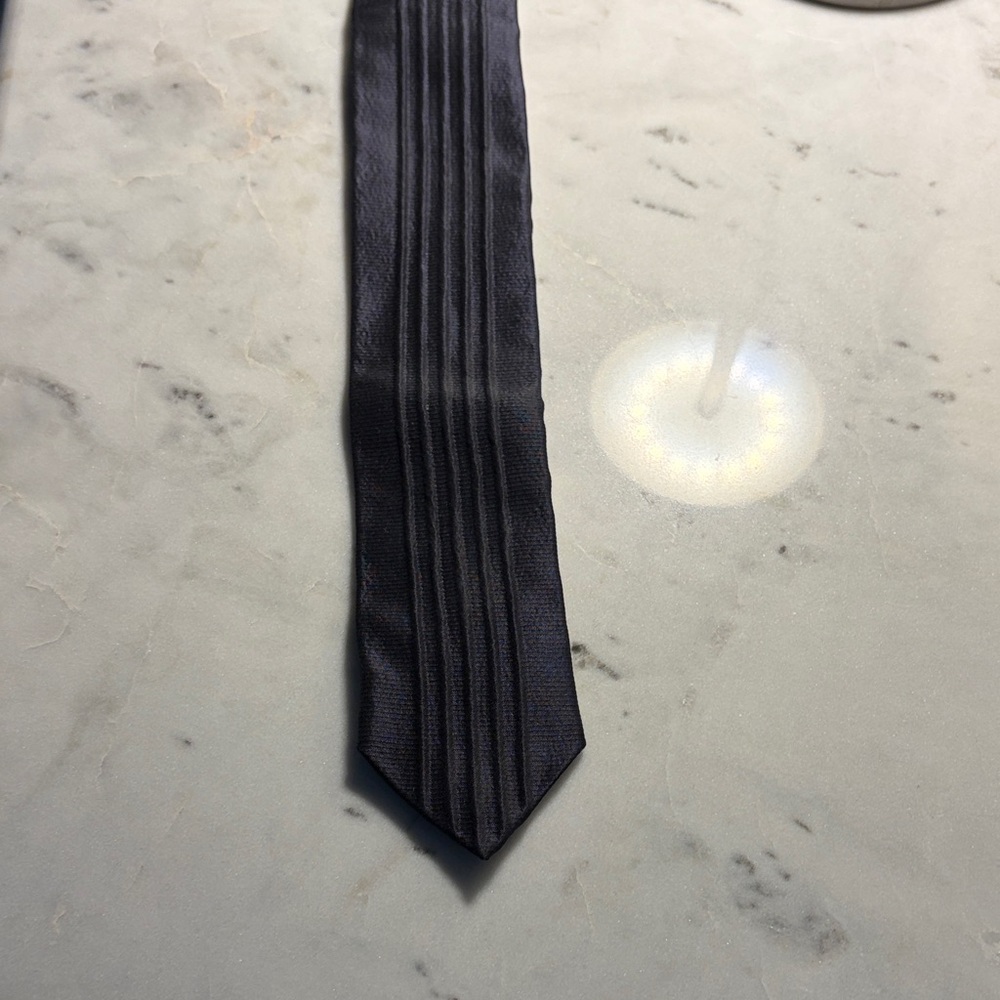 Neil Barrett Men's Solid navy Pleated Silk Tie